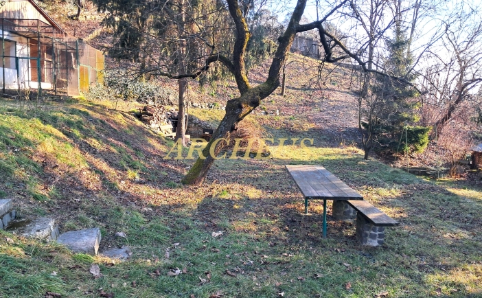 POZEMOK S CHATKOU - 931 m2 - ČERMEĽSKÁ CESTA