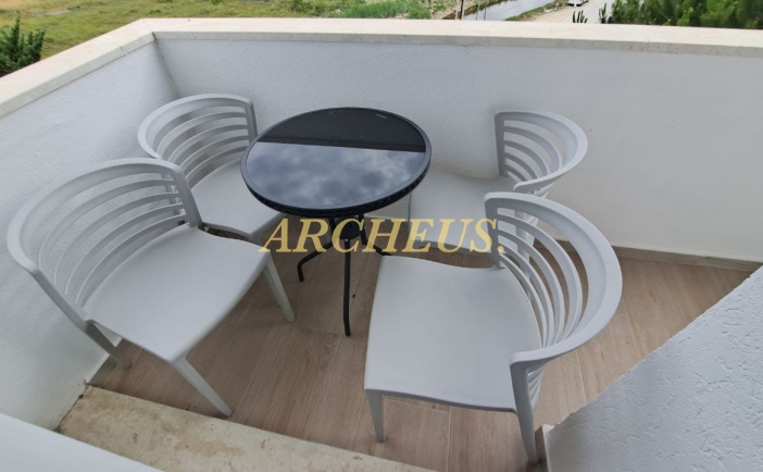 2 izbový apartmán pri mori v Albánsku s terasou, 50m2