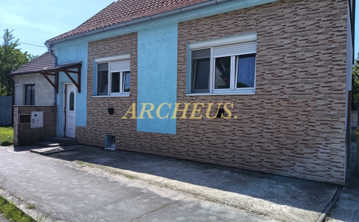 NA PREDAJ 3-IZBOVÝ RODINNÝ DOM, POZEMOK 294 M2, PIEŠŤANY