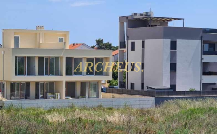 LUXUSNÝ DVOJDOM REZIDENČNÝ KOMPLEX PRIVLAKA - CHORVÁTSKO