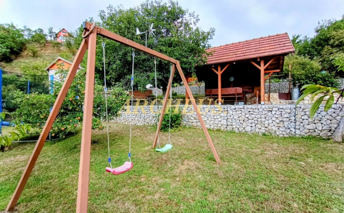 NA PREDAJ ZÁHRADKA, POZEMOK 605 M2, ZO POD ROVENCOM, NMnV