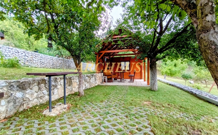 NA PREDAJ ZÁHRADA, POZEMOK 605M2, ZO POD ROVENCOM, NMnV