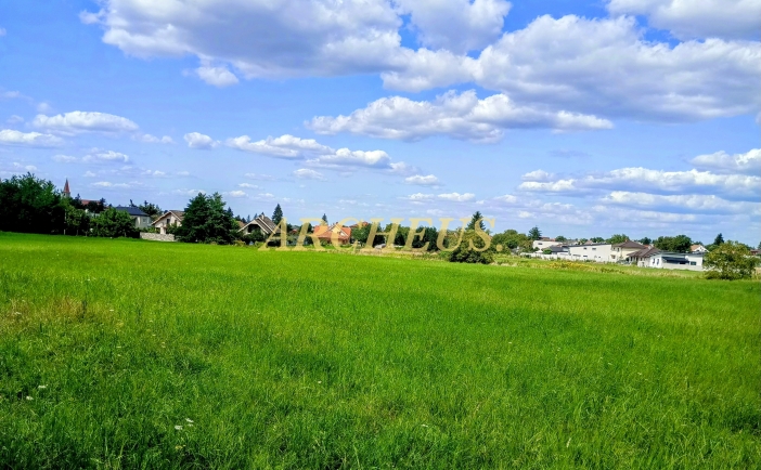 Veľký pozemok určený na výstavbu viacerých RD Jablonové