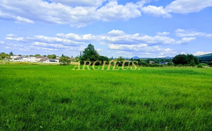 Veľký pozemok určený na výstavbu viacerých RD Jablonové