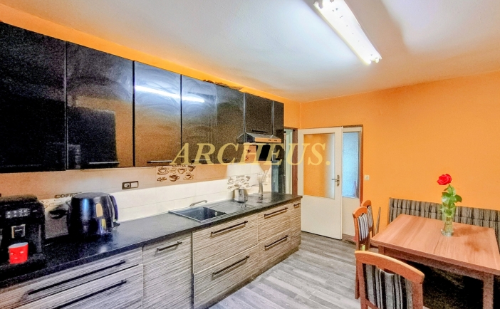 NA PREDAJ VIACGENERAČNÝ RODINNÝ DOM, POZEMOK 584M2, MYJAVA