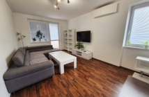 NA PRENÁJOM 3 IZBOVÝ KLIMATIZOVANÝ BYT S BALKÓNOM