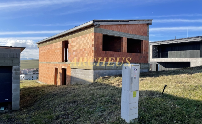 EXKLUZÍVNE/4 izb. dom – hrubá stavba, 738 m2, Malý Slavkov