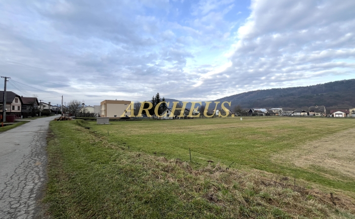 STAVEBNÝ POZEMOK, KOMÁROV, 5 KM OD BARDEJOVA, 800 M2