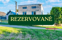 REZERVOVANÉ, NA PREDAJ RODINNÝ DOM, POZEMOK 1372m2, PETKOVCE
