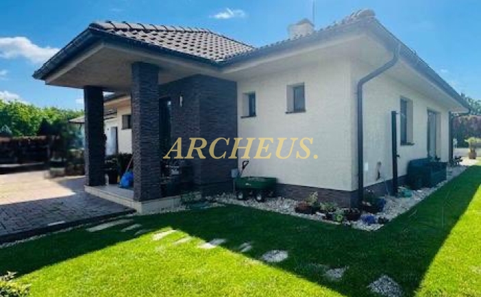 RODINNÝ DOM BUNGALOV BAZÉN SAUNA SÚKROMNÁ UL NITRA-MLYNÁRCE