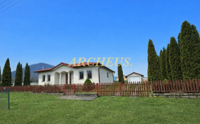 KOMFORTNÝ 4-IZBOVÝ DOM S GARÁŽOU V POKOJNEJ ČASTI HUMENNÉHO