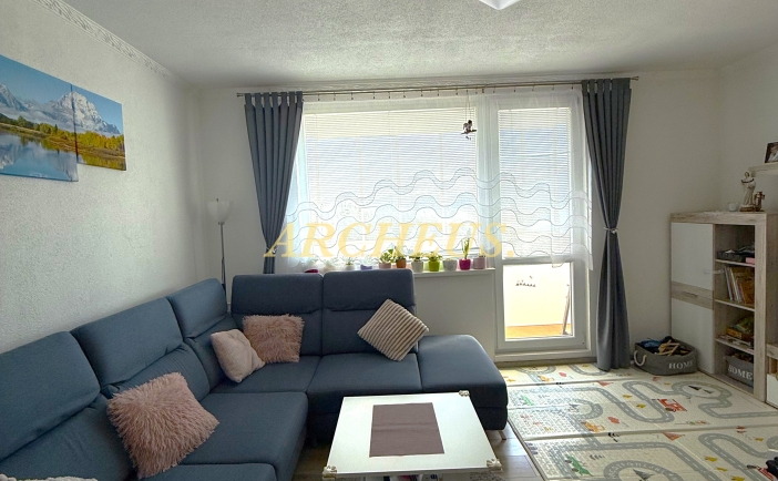 MODERNÝ 3-IZBOVÝ BYT S BALKÓNOM A KRÁSNYM VÝHĽADOM NA ZELEŇ