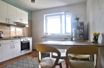 3-IZB. BYT*76 M2*BALKÓN, KLIMATIZ., PARKOVANIE *NOVÝ RUSKOV*