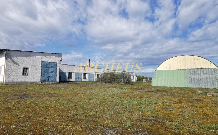 HOSPODÁRSKY AREÁL PETROVCE NAD LABORCOM, 3 km OD MICHALOVIEC