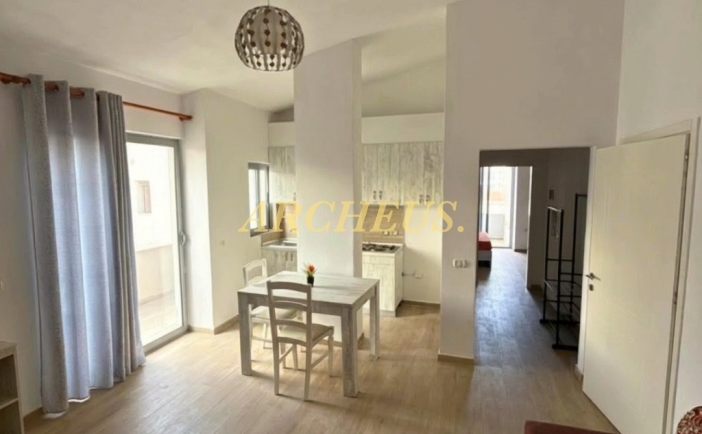 Atypický 2-izbový apartmán s balkónom – Drač, Albánsko