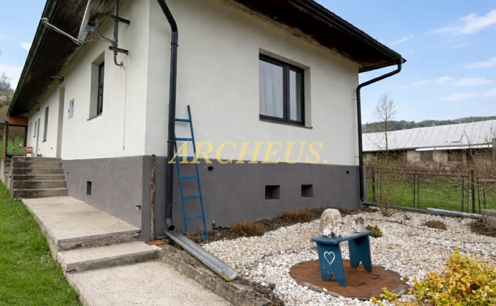 ZREKONŠTRUOVANÁ CHALUPA S DUŠOU,V SRDCI PRÍRODY – SVETLICE