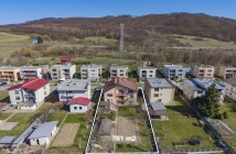 NA PREDAJ RODINNÝ DOM S GARÁŽOU, POZEMOK 781 m2, SVIDNÍK