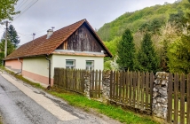 Rodinný domček pod lesom v obci Pernek