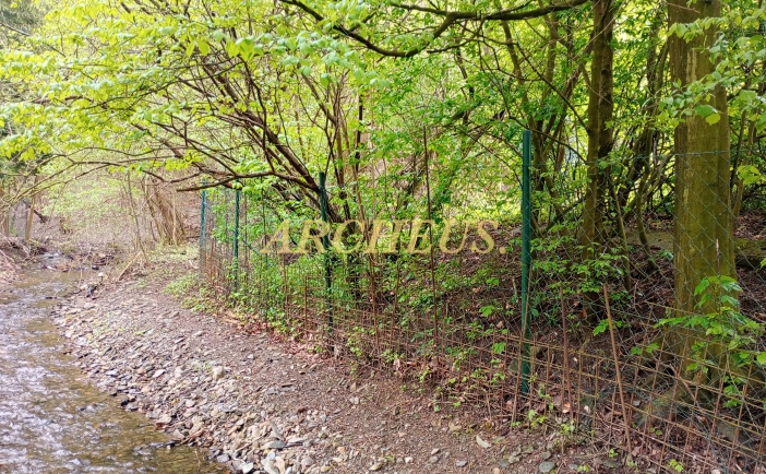 Pozemok v tichej časti pri lese a potoku v obci Pernek