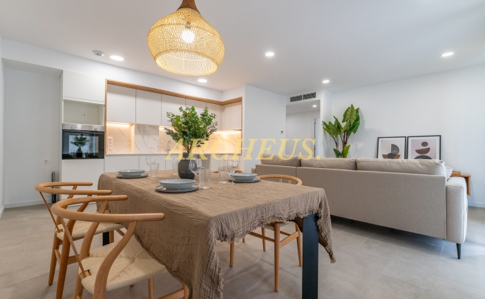 4-izbový apartmán pri mori, 90 + 99 m², Cambrils, Španielsko