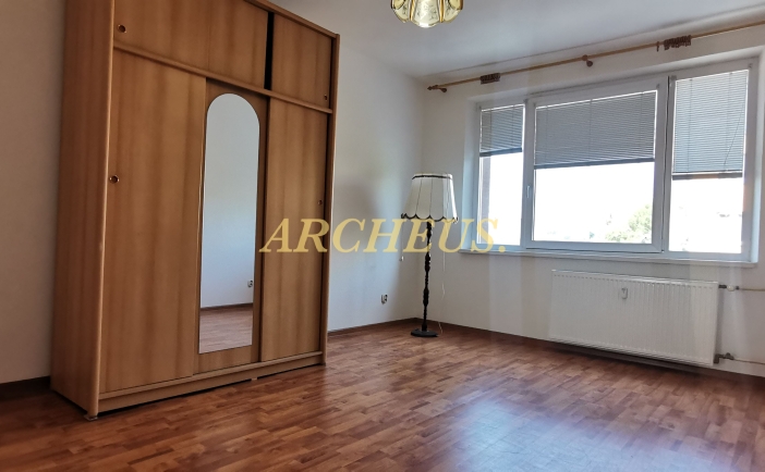 2-IZBOVÝ BYT NA PRENÁJOM V CENTRE SEČOVIEC, OBCHODNÁ UL.