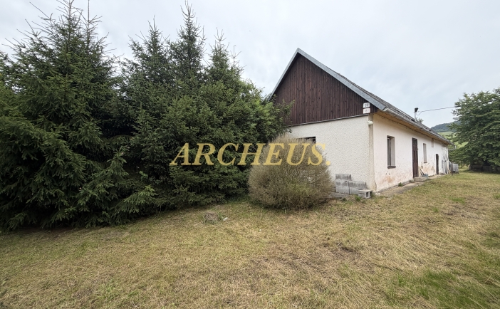 STARŠÍ DOM S VEĽKÝM POZEMKOM, ZBOROV, 10 KM OD BARDEJOVA