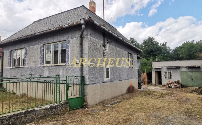 RODINNÝ DOM NA RENOVÁCIU, HRADNÁ UL., BAČKOV