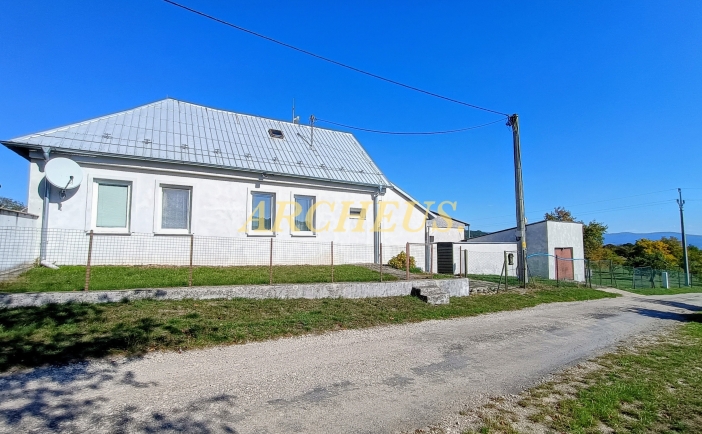 NA PREDAJ ROD.DOM, POZEMOK 2015M2, BZINCE POD JAVORINOU